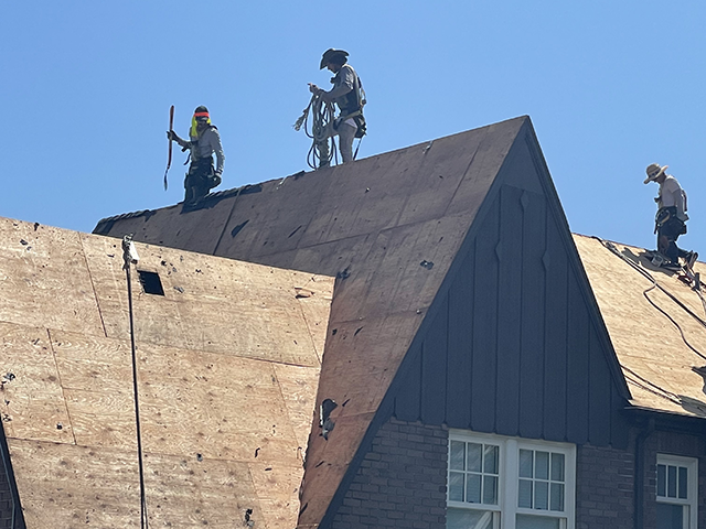 Homeowner’s Guide To Choosing The Right Roofing Contractor